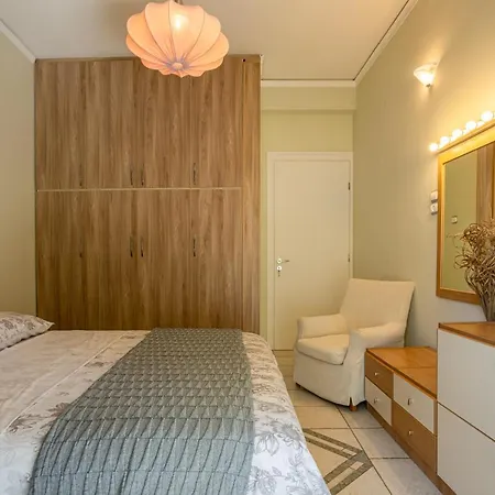 Apartment Athinas Piraeus